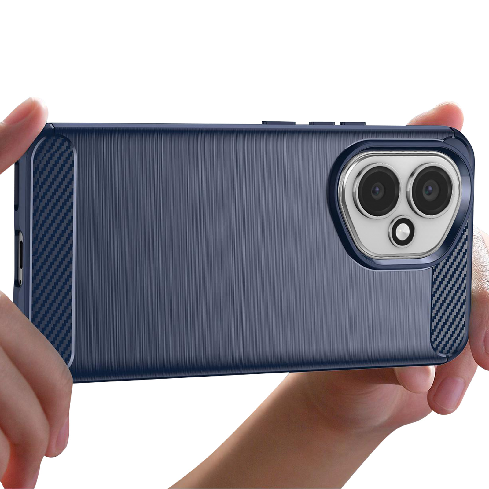 Mani che tengono una custodia blu per telefono con fori per fotocamera. La custodia ha una superficie strutturata.