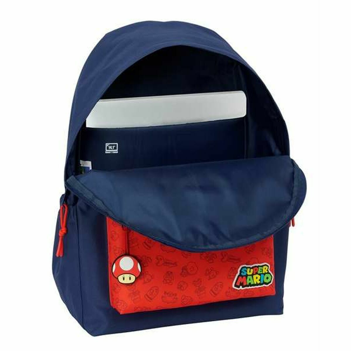 Ein marineblauer Rucksack mit Super Mario-Aufnäher und rotem Beutel mit Pilz.