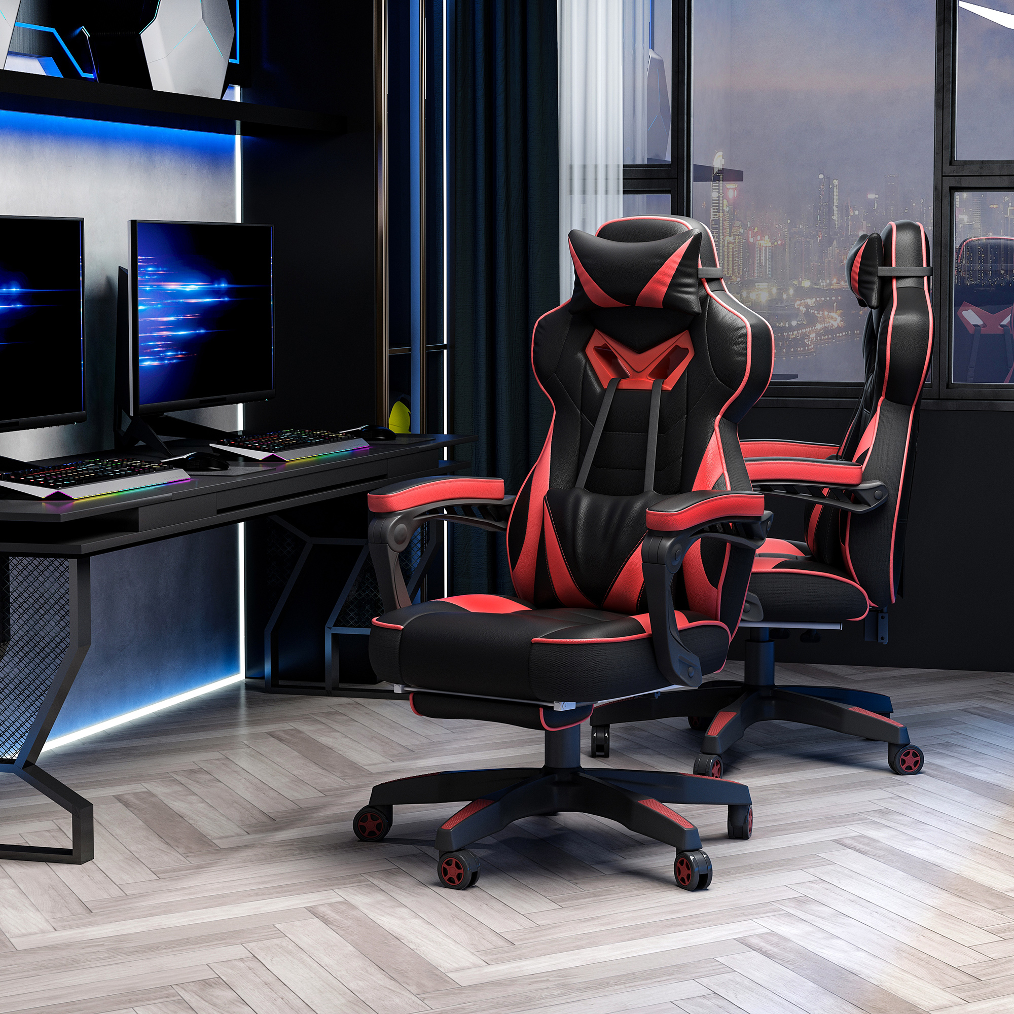Zwei schwarz-rote Gaming-Stühle in einem Raum mit Computertisch und Monitoren. Blaue Akzentbeleuchtung.