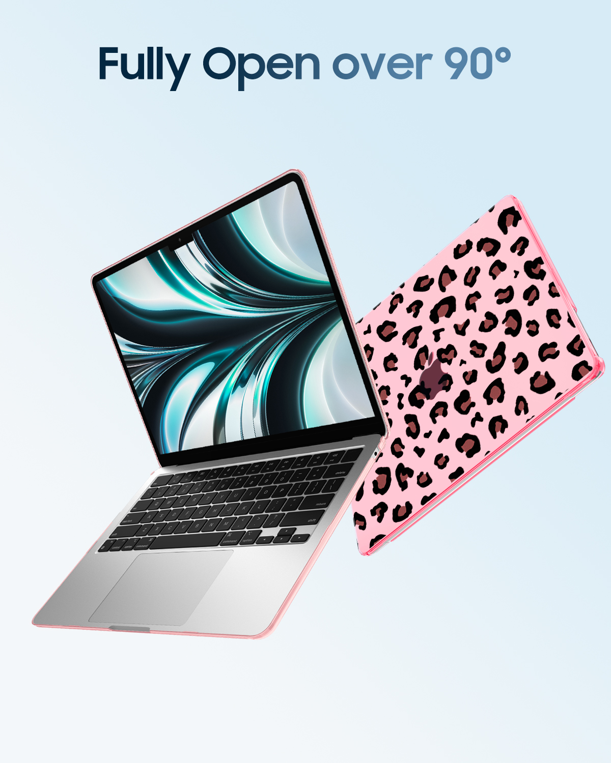 Ein Laptop ist geöffnet, zeigt einen Bildschirm. Daneben eine Laptop-Hülle mit pinkem Leopardenmuster.