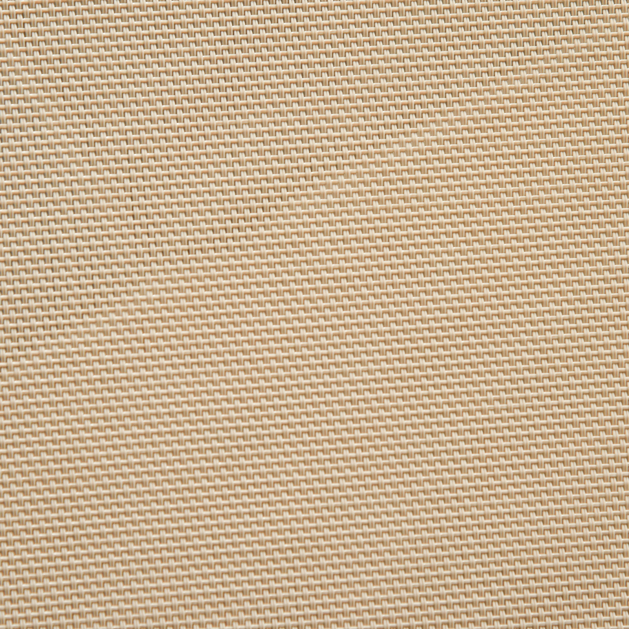Nahaufnahme eines gewebten beigefarbenen Stoffes, zeigt eine strukturierte Oberfläche mit sich wiederholendem Muster.