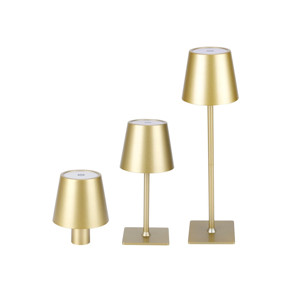 Drei goldfarbene Lampen unterschiedlicher Höhe und Designs auf einem weißen Hintergrund.