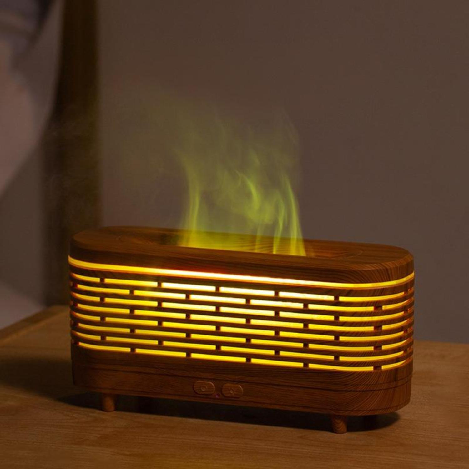 Braunes Gerät in Holzoptik mit gelbem Licht und Flammeneffekt. Es hat eine Holzmaserung.