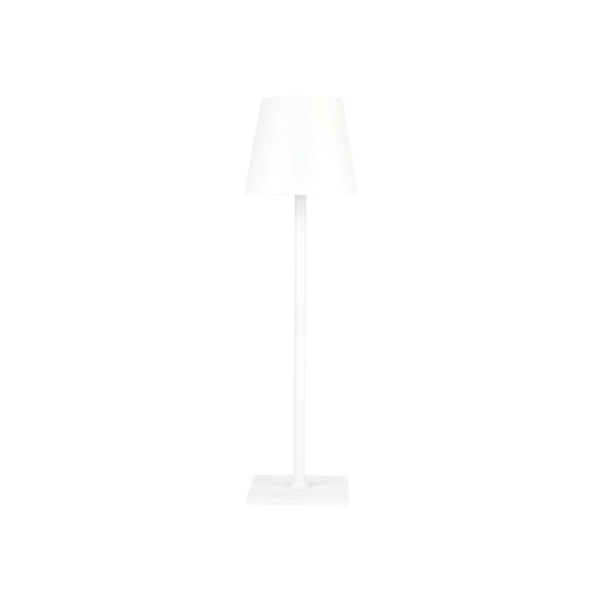 Eine weiße Stehlampe mit quadratischem Fuß und weißem Lampenschirm vor weißem Hintergrund.