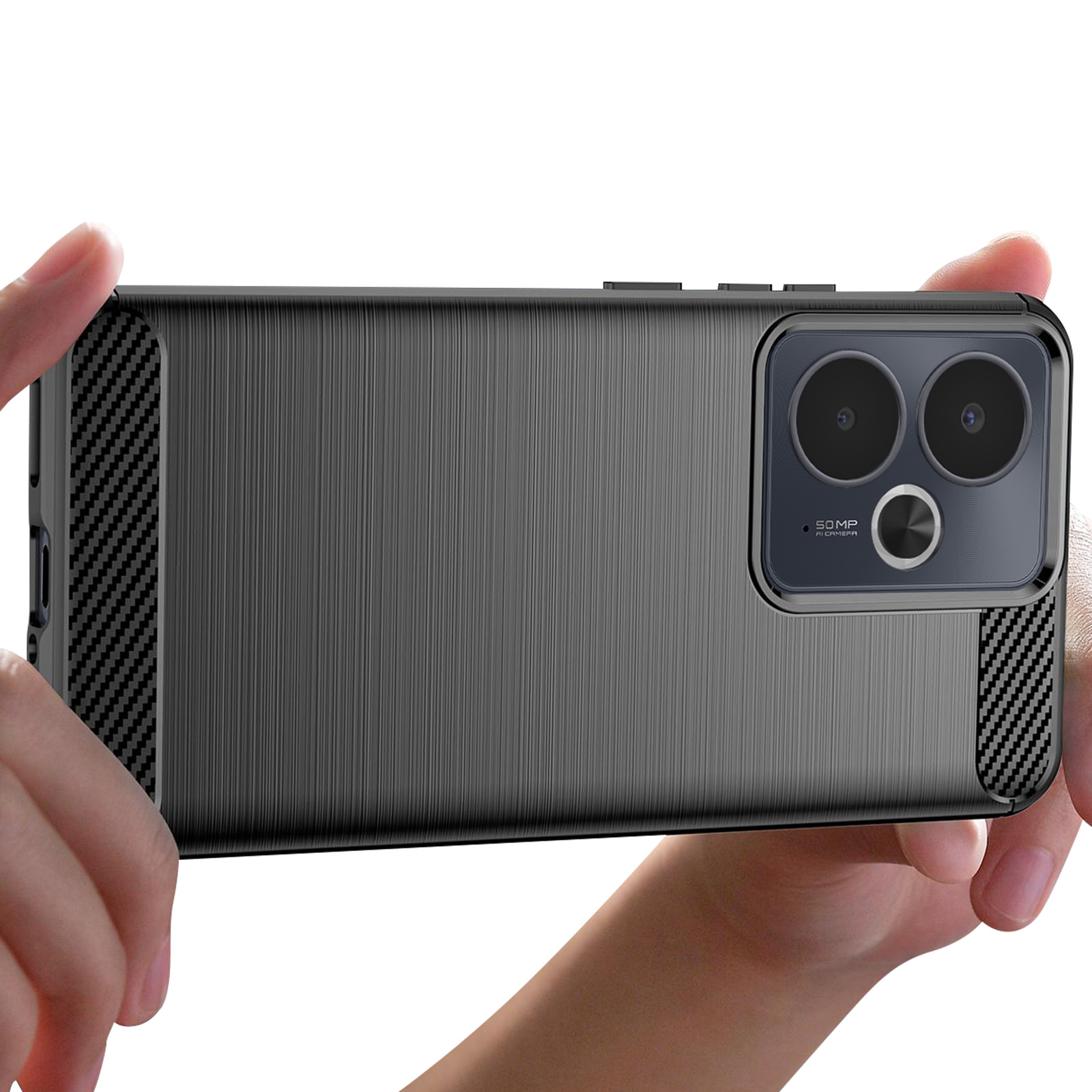 Una persona tiene in mano un telefono nero con retro strutturato e più fotocamere. Lo sfondo è bianco.