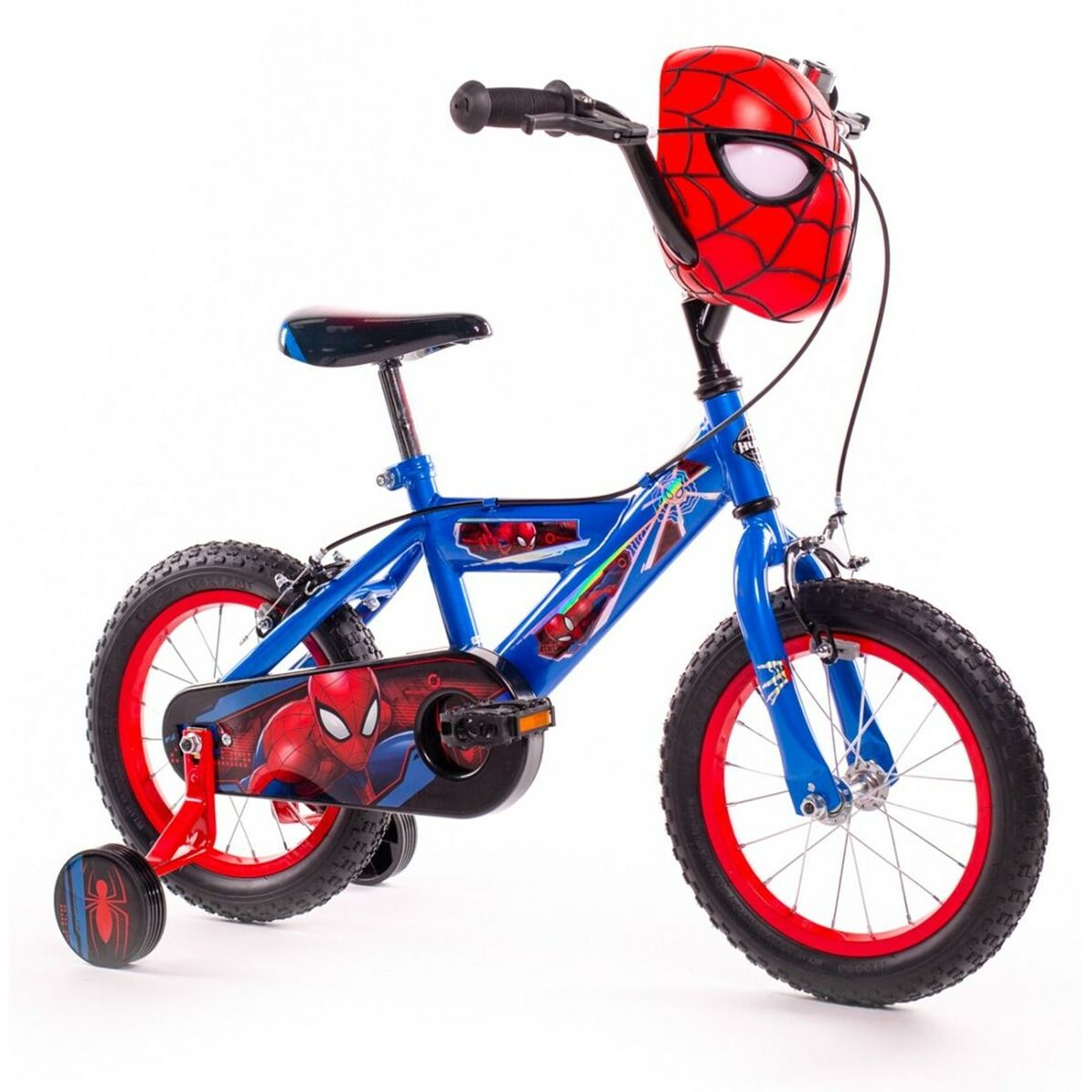 Una bici blu di Spiderman con rotelle e un casco di Spiderman sul manubrio.