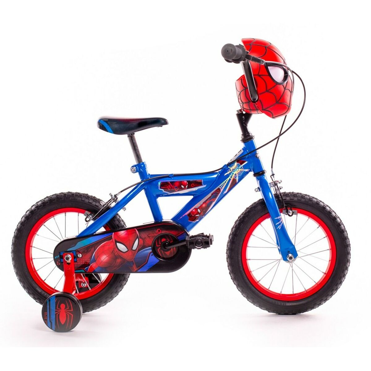 Una bici blu di Spiderman con rotelle e un casco di Spiderman sul manubrio.