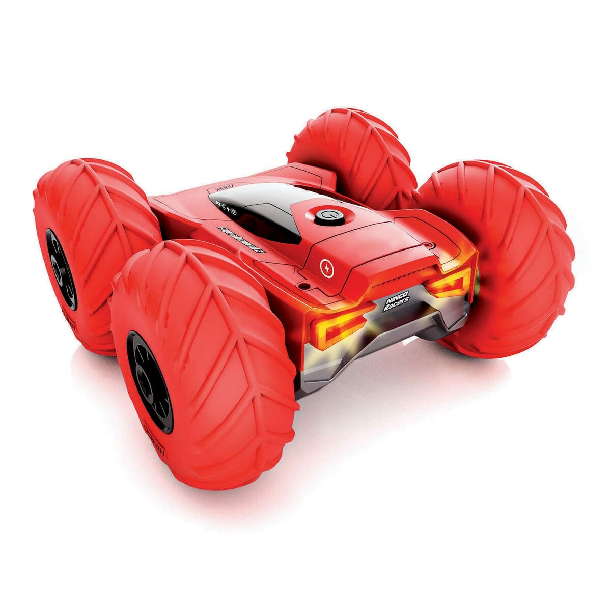 Coche de juguete rojo y negro con control remoto y neumáticos grandes. El coche está sobre una superficie blanca.