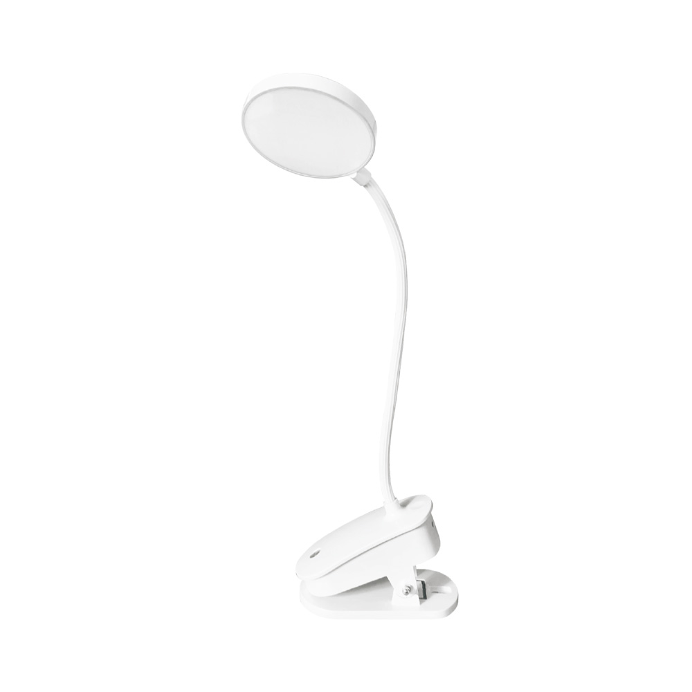 Una lampada LED bianca a clip. Ha una luce rotonda, un collo flessibile e una base a clip. Lo sfondo è bianco.