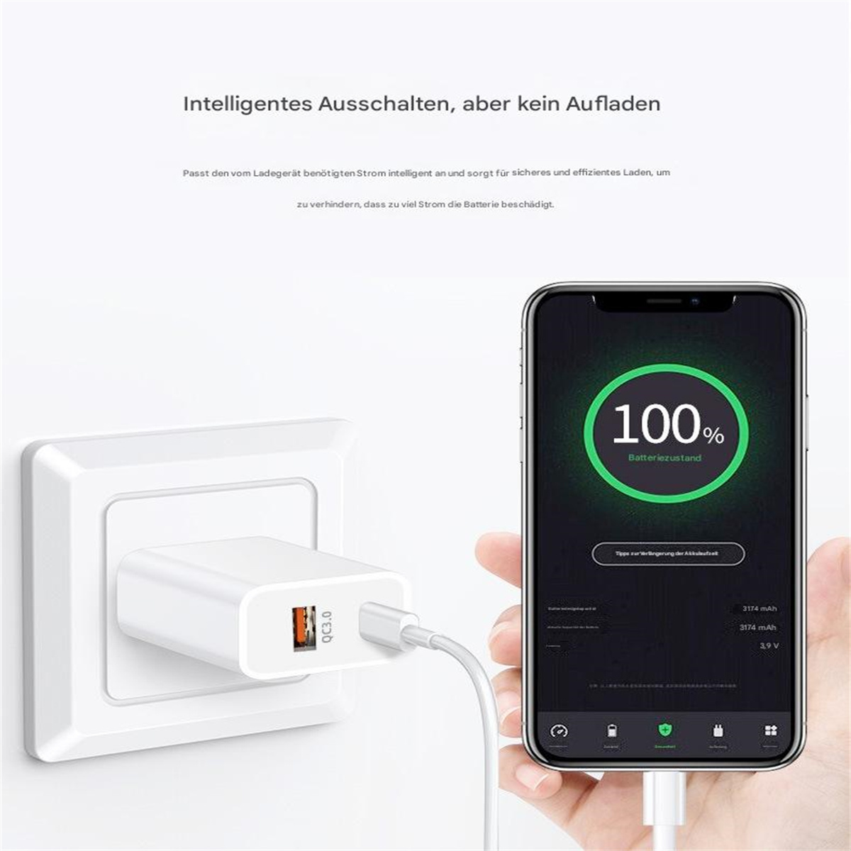 Ein Telefon, das mit einem weißen Ladegerät in einer Steckdose geladen wird. Der Bildschirm zeigt 100 % Akku.