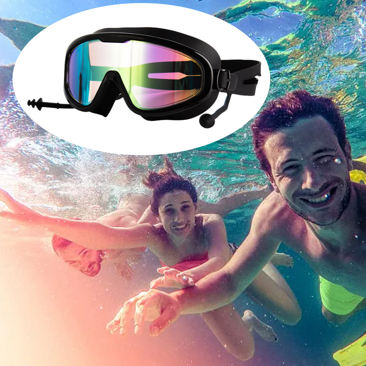 Menschen schwimmen unter Wasser mit Brillen. Die Brillen sind schwarz mit bunten Gläsern. Sie lächeln und haben Spaß.