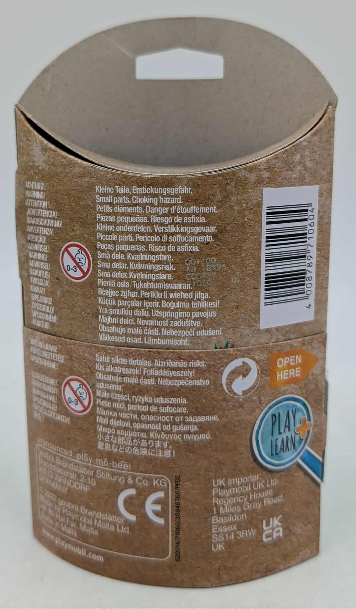 Tył pudełka z zabawkami Playmobil z tekstem w wielu językach, w tym ostrzeżeniami.