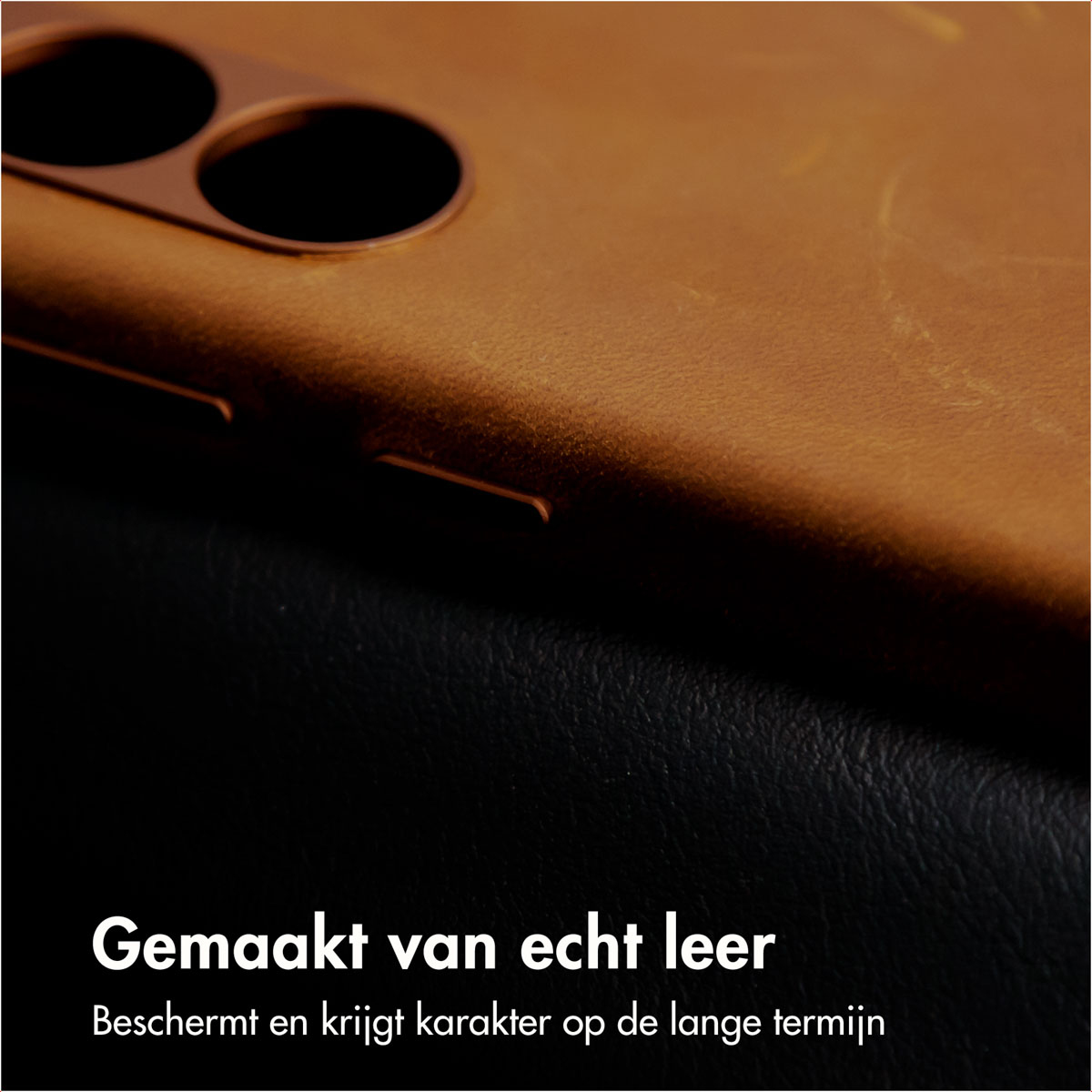 Gros plan sur une coque de téléphone marron, le texte en bas indique 'Fabriqué en cuir véritable'.