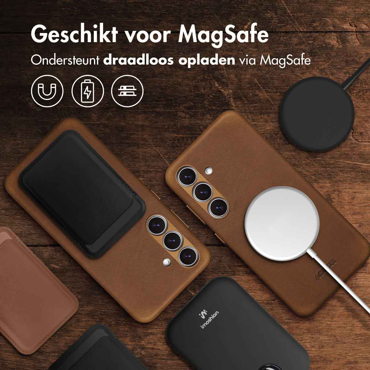 Plusieurs téléphones et accessoires marron, dont un chargeur, sont disposés sur une surface en bois.