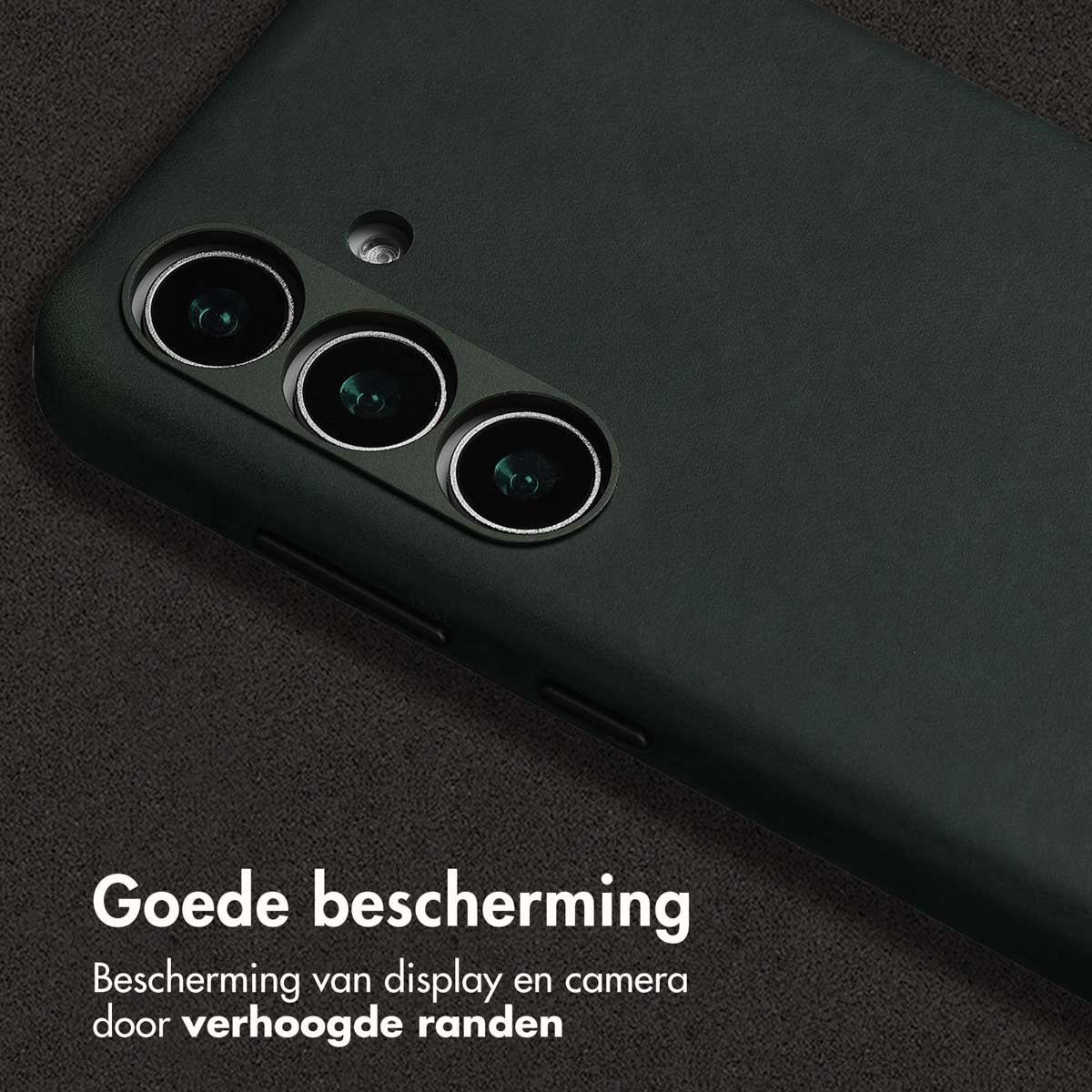 Coque de téléphone noire avec trois objectifs. Texte en bas: bonne protection, protection écran et caméra avec bords relevés.