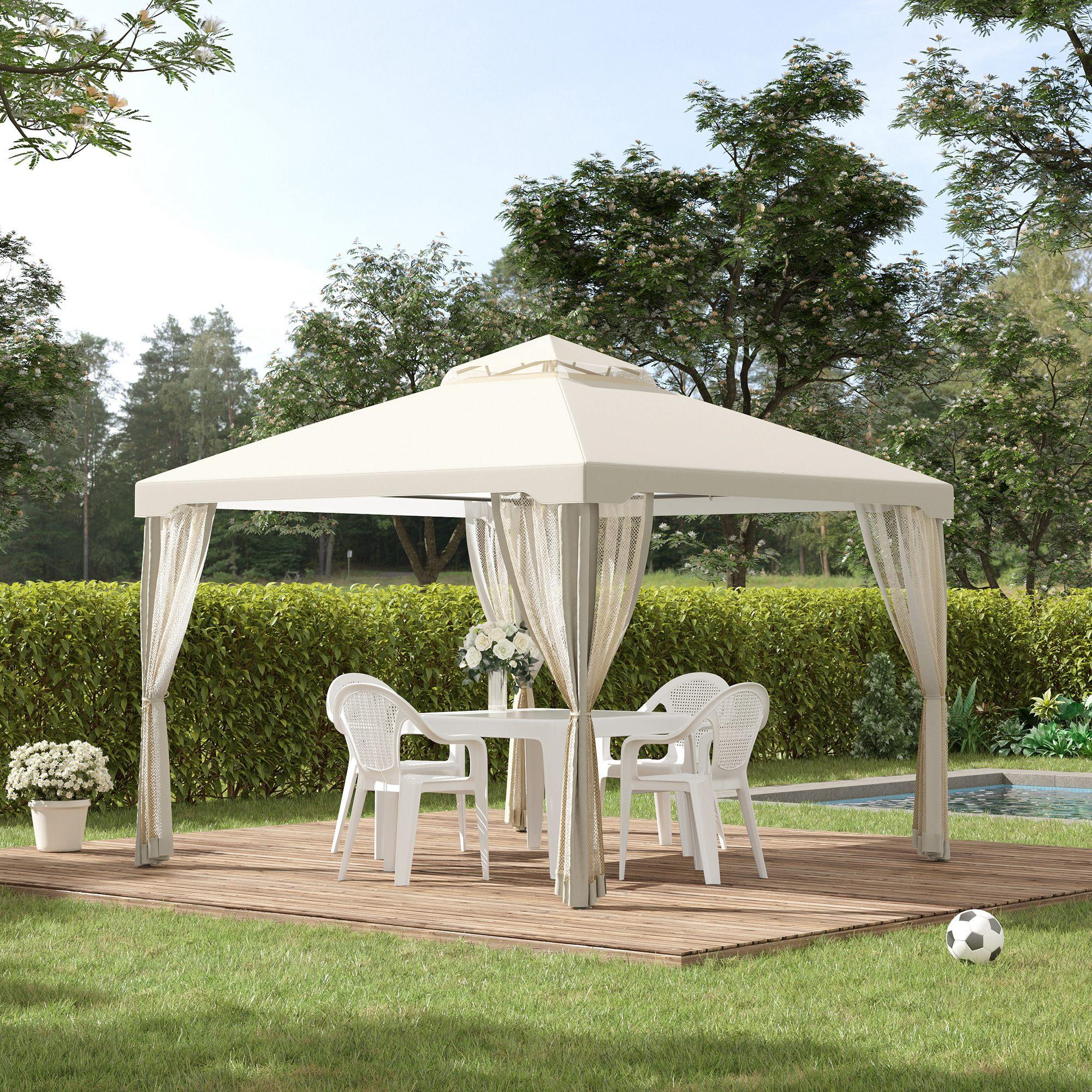 Weißer Pavillon mit Vorhängen, Tisch, Stühlen und Blumen, in einem Garten.