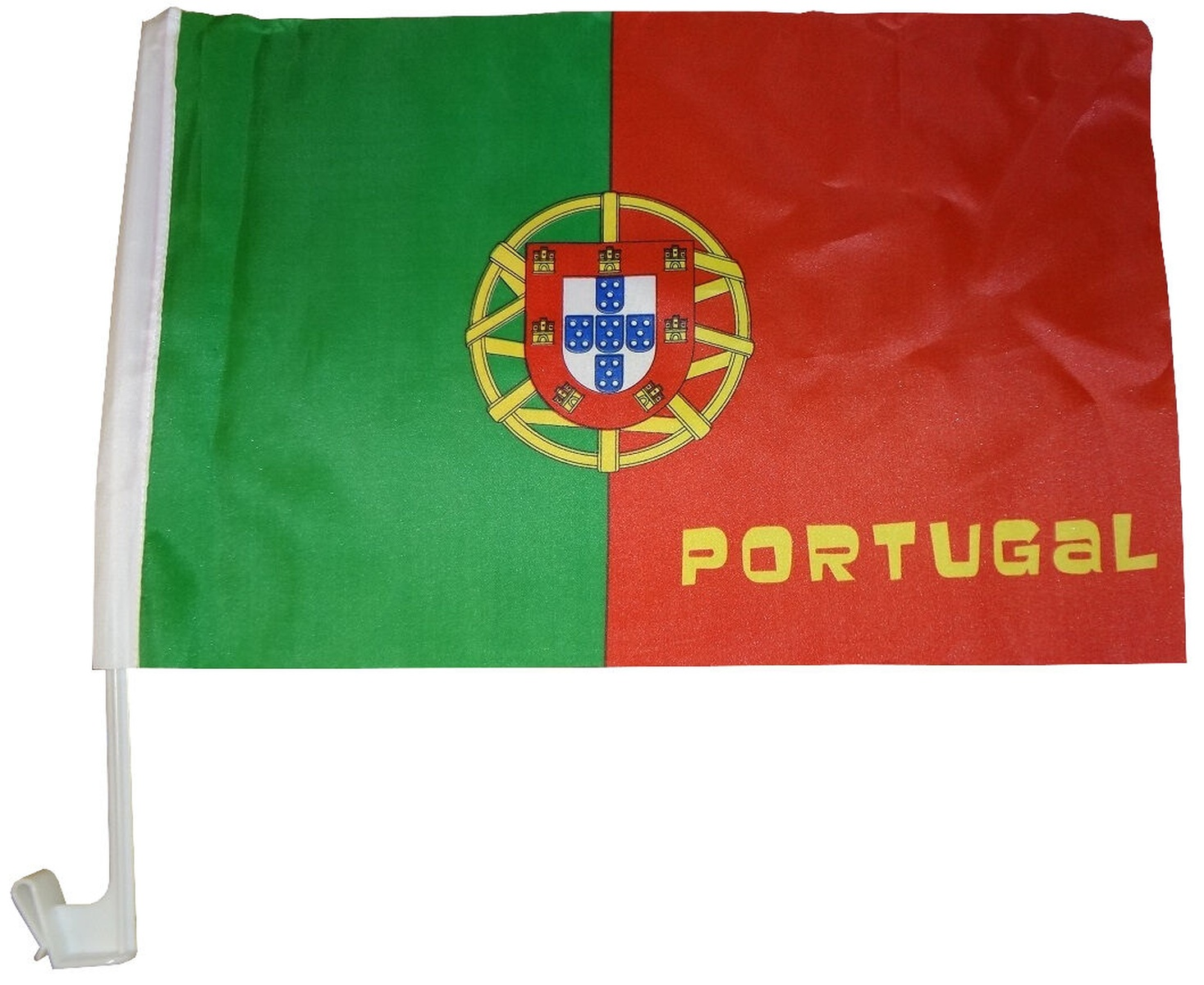 Flagge Portugals am Autofenster: links grün, rechts rot, mit Wappen und Text.