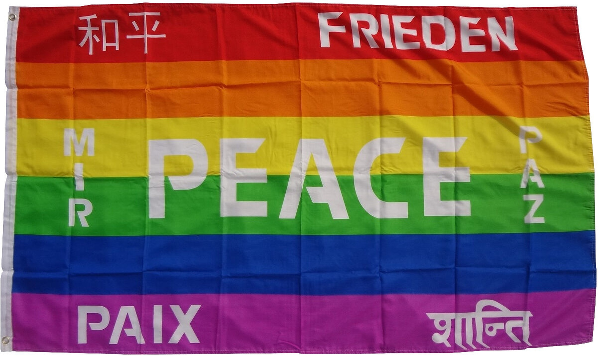 Regenbogenflagge mit dem Wort FRIEDEN in der Mitte und Frieden in mehreren Sprachen.