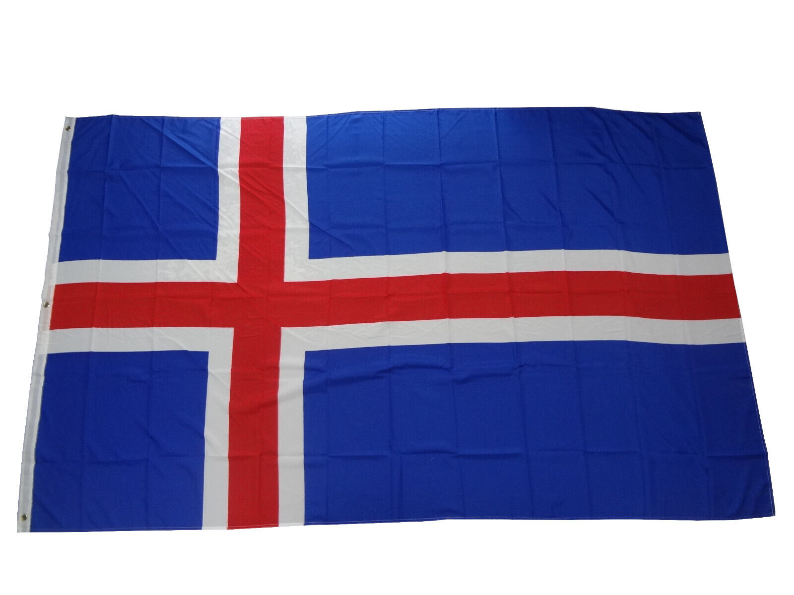 Flagge Islands, blau mit einem roten, weiß umrandeten Kreuz, auf weißem Hintergrund.