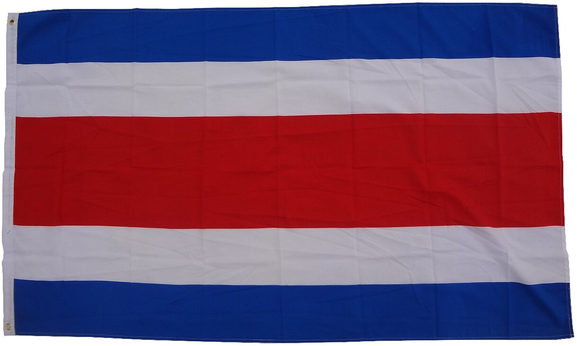 Eine Flagge von Costa Rica. Sie hat blaue Streifen oben und unten, weiße Streifen in der Mitte und einen roten Streifen in der Mitte.