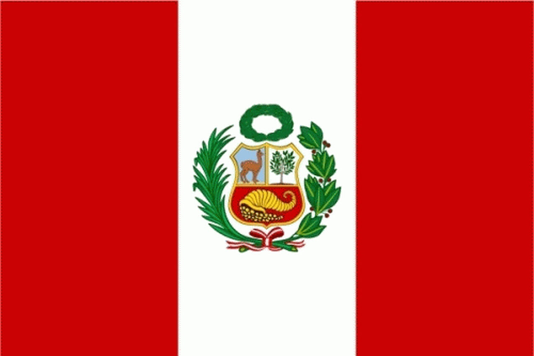 Die peruanische Flagge. Sie hat drei vertikale Streifen: rot, weiß und rot, mit dem peruanischen Wappen in der Mitte.