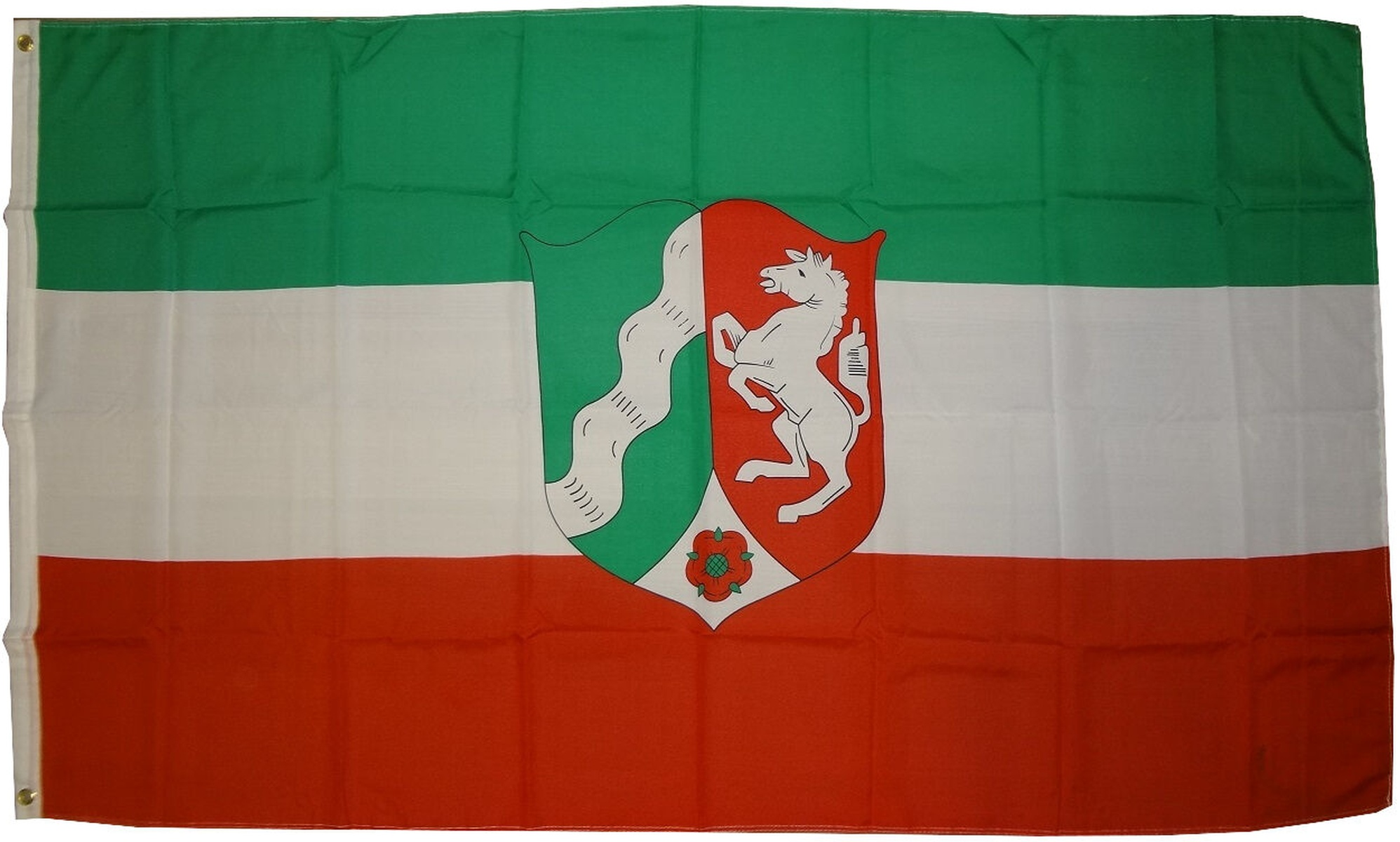 Flagge von Nordrhein-Westfalen, mit grünen, weißen und roten Streifen und Wappen in der Mitte.