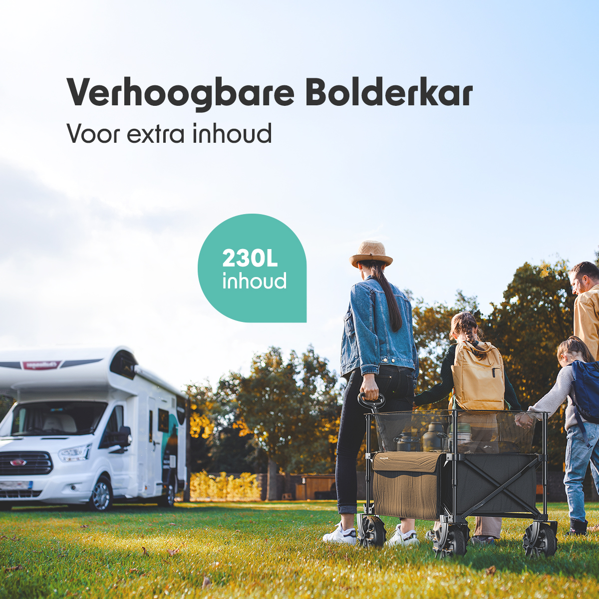 Menschen mit einem Wagen in einem Park. Text: Verhoogbare Bolderkar Voor extra inhoud.