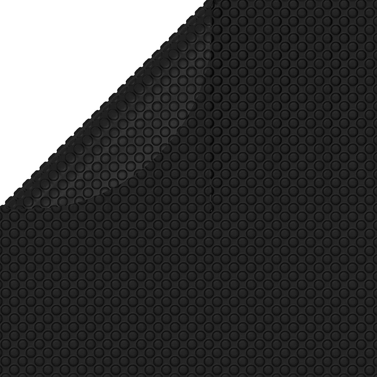 Schwarze Poolabdeckung mit Blasenstruktur. Nahaufnahme der Textur, die Blasen zeigt.