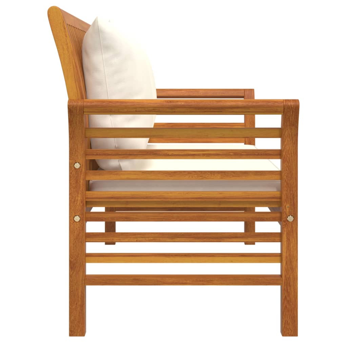 Holzstuhl mit weißem Kissen. Der Stuhl ist braun und hat eine Lattenlehne und Armlehnen. Auf dem Sitz befindet sich ein weißes Kissen.