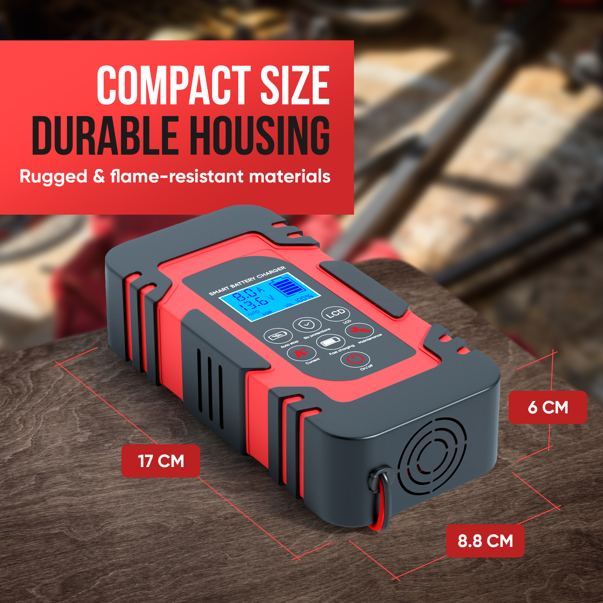 Chargeur de batterie rouge et gris avec des dimensions indiquées. Le texte met en évidence la taille compacte et le boîtier durable.