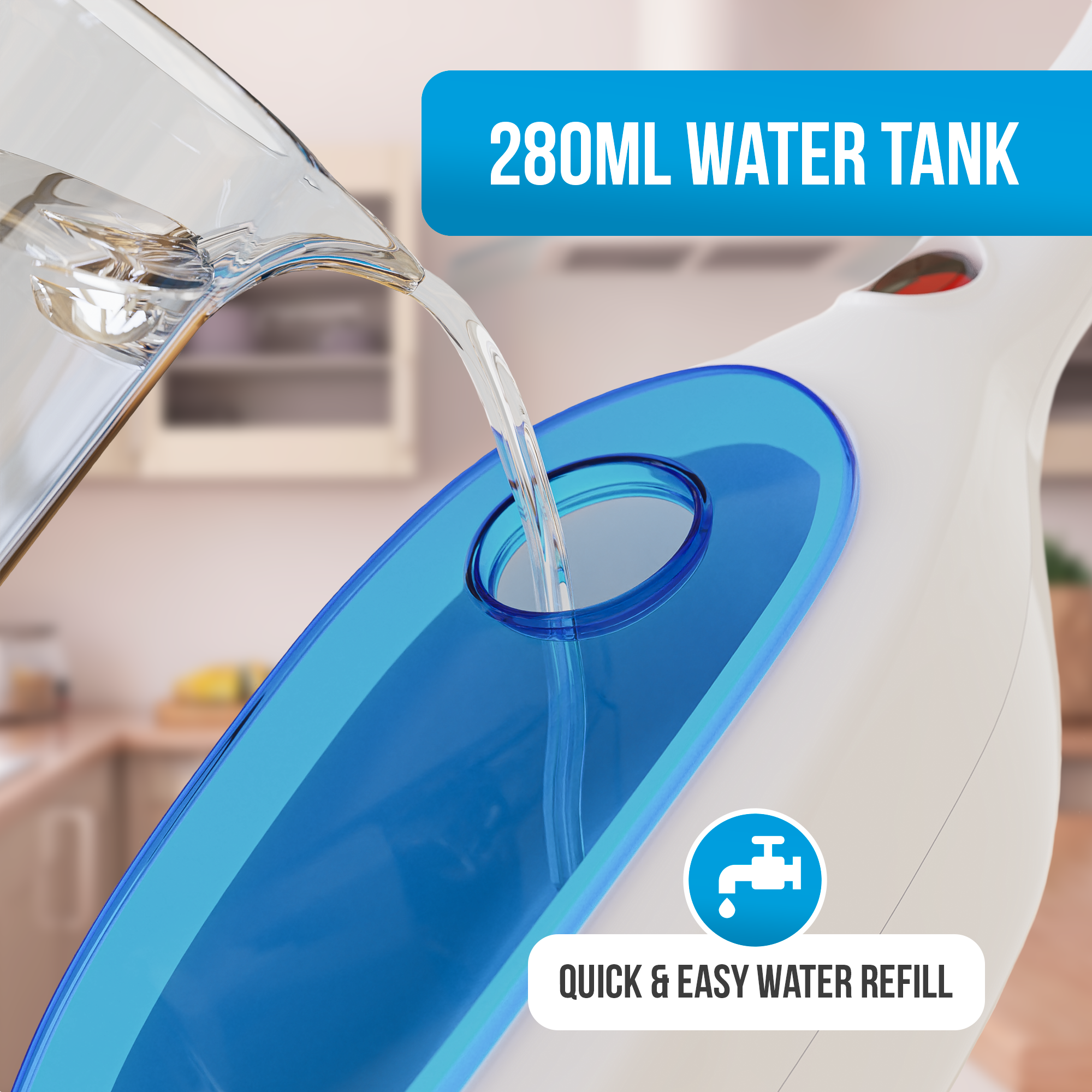 Een persoon giet water in de blauwe watertank van een stoomreiniger. De tank bevat 280 ml.