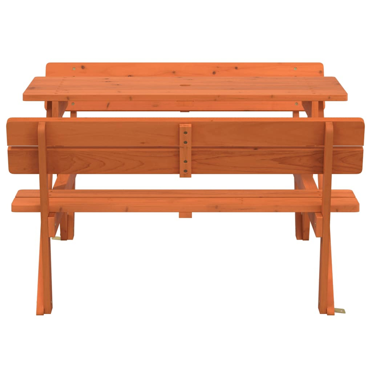 Picknicktisch aus Holz mit Bänken, orangefarben, weißer Hintergrund.