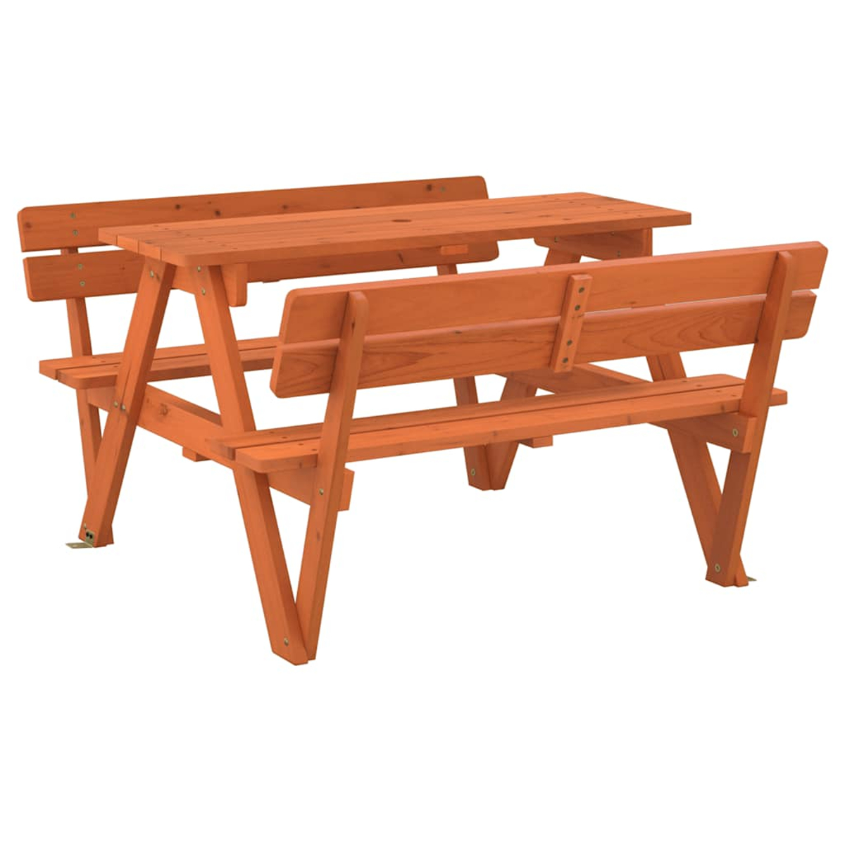 Picknicktisch aus Holz mit Bänken, orangefarben, aus leicht schräger Ansicht.