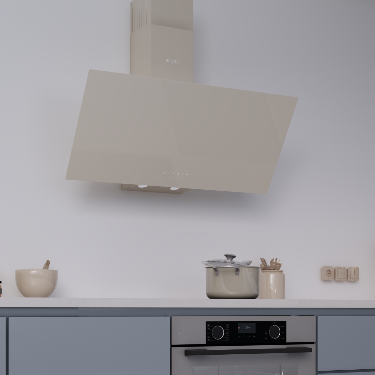 Hotte de cuisine beige en angle sur mur blanc. Plan de travail bleu, four et autres objets.