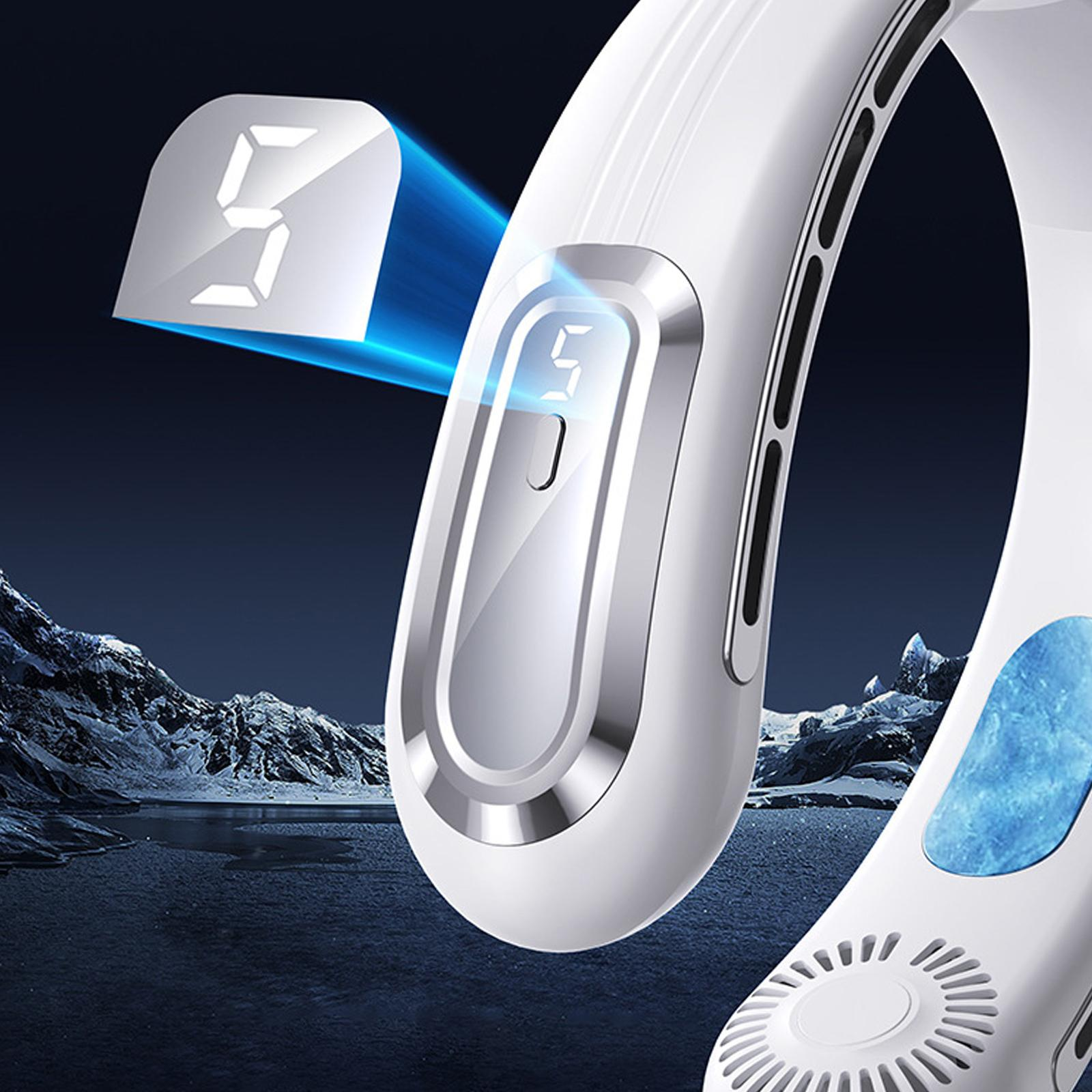 Ein weißer Nackenventilator mit Digitalanzeige, die die Zahl 5 zeigt, vor einer Nachtszene.