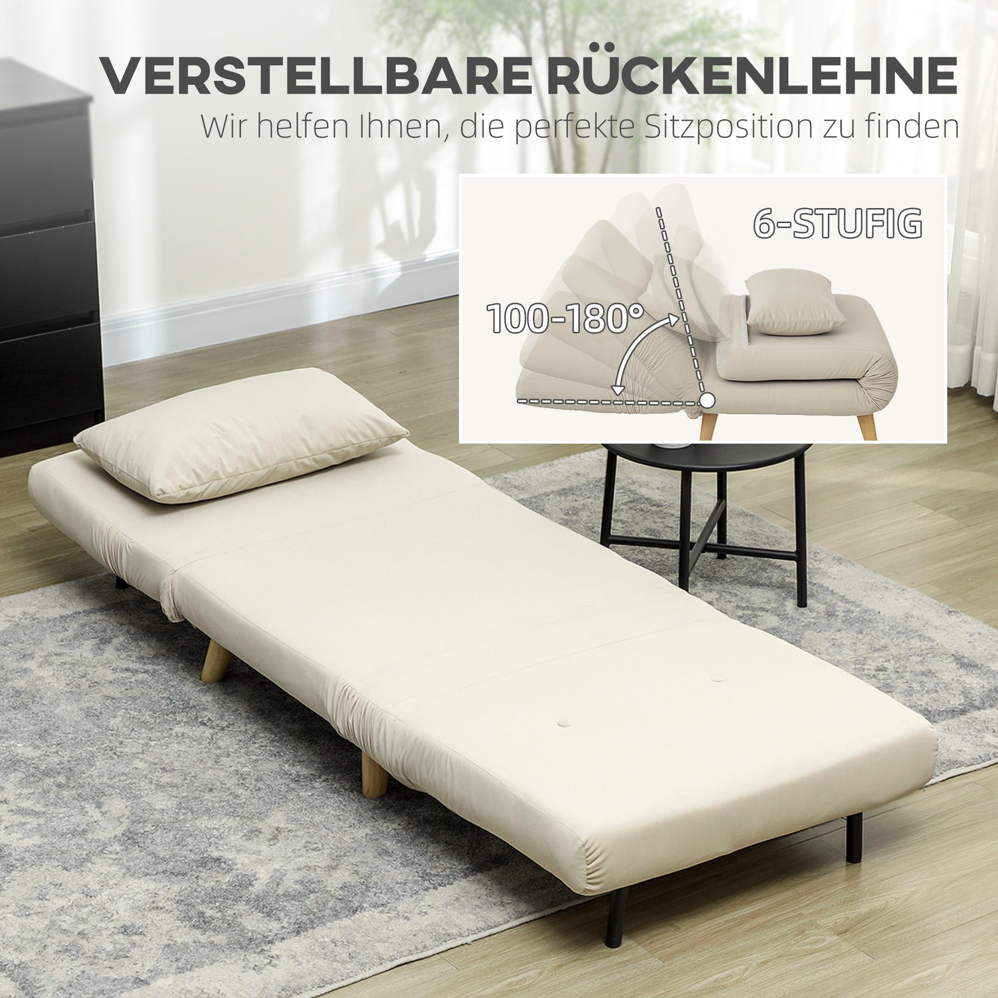 Eine Frau richtet ein beiges Stuhl-Bett ein. Das Stuhl-Bett hat ein Kissen. Die Rückenlehne ist verstellbar.