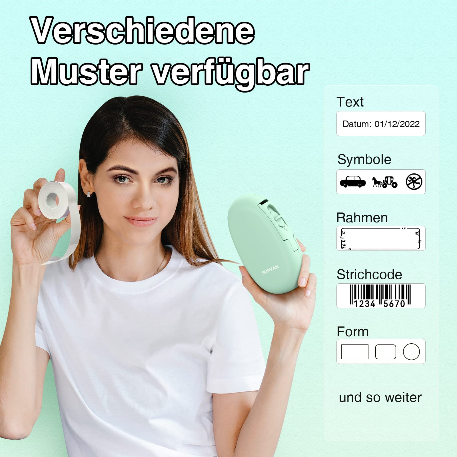 Eine Frau hält einen mintgrünen Etikettendrucker und eine Rolle Klebeband.