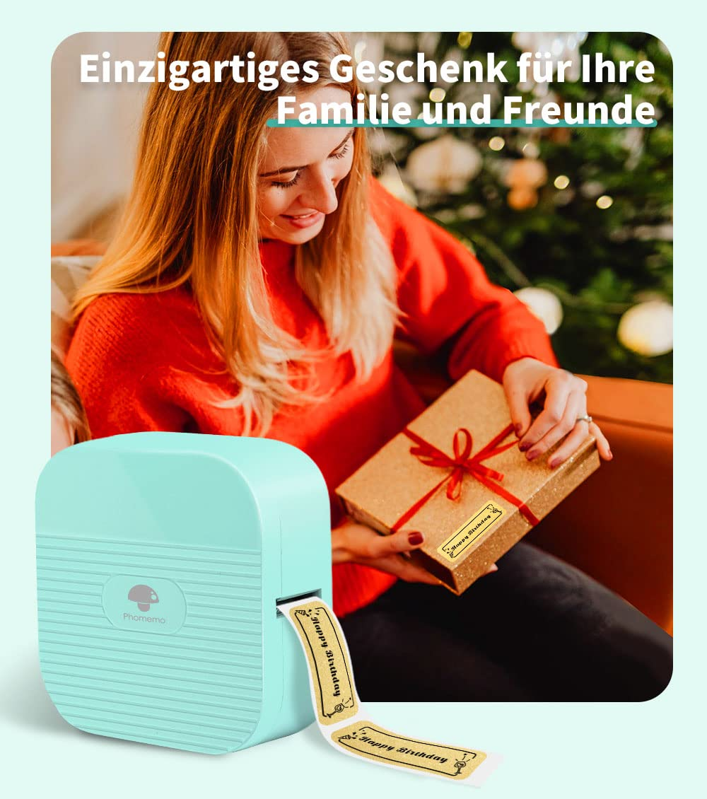 Eine Frau präsentiert eine Geschenkbox mit Etikett, neben einem mintgrünen Etikettendrucker.