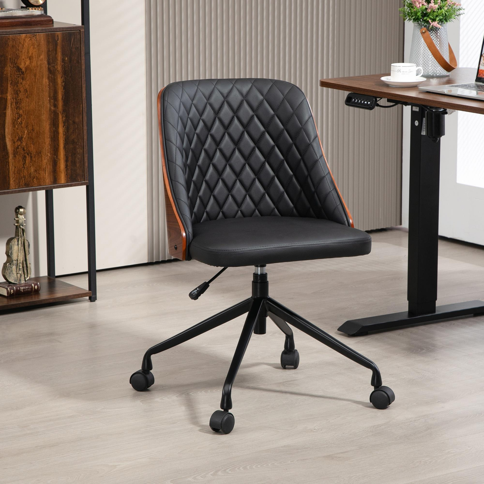 Bürostuhl mit rautenförmiger Rückenlehne, Holzverkleidung und schwarzem Untergestell mit Rollen. Dunkler Schreibtisch im Hintergrund.
