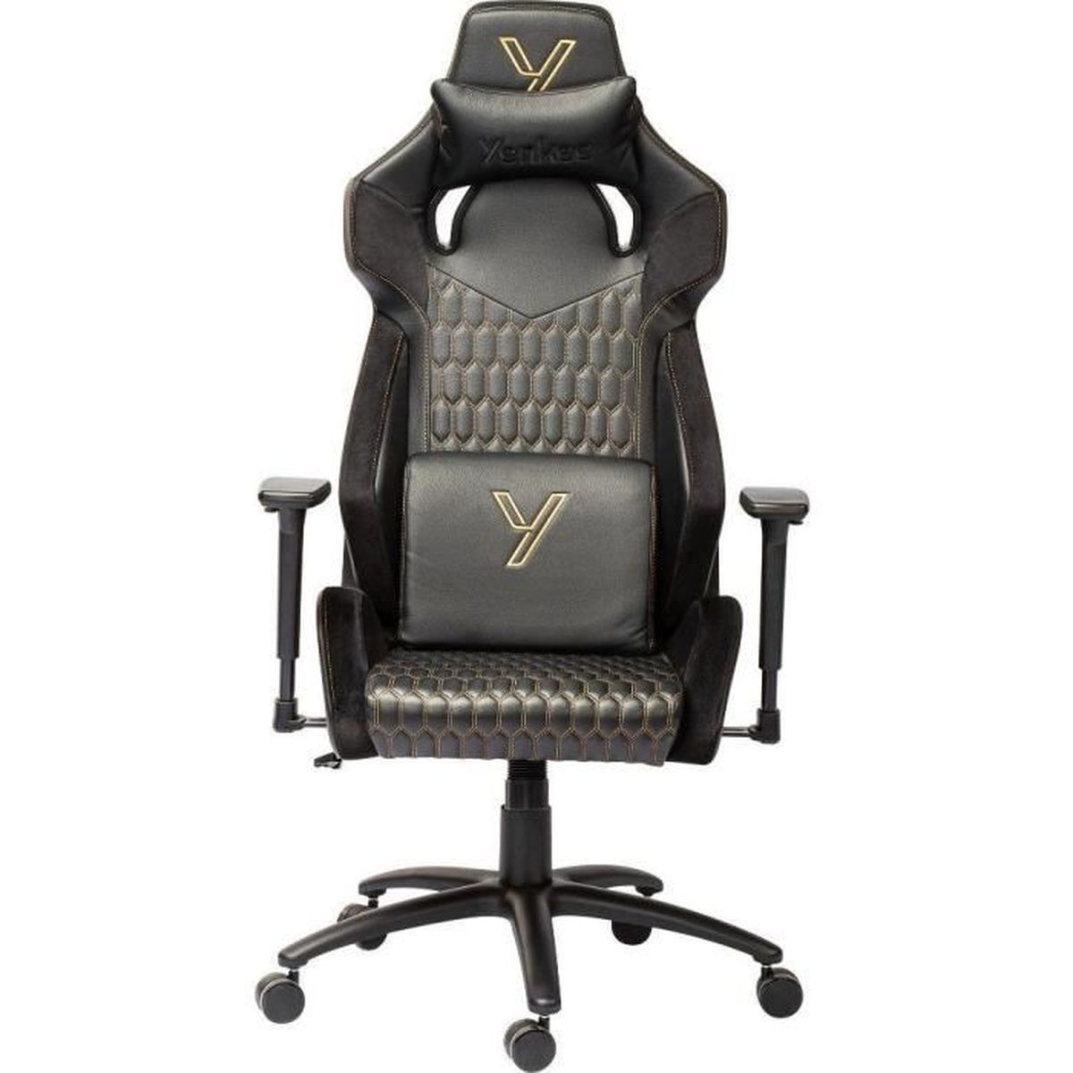 Ein schwarzer Gaming-Stuhl mit Kopfstütze und Lendenkissen. Der Stuhl hat einen rautenförmigen Sitz und Armlehnen.