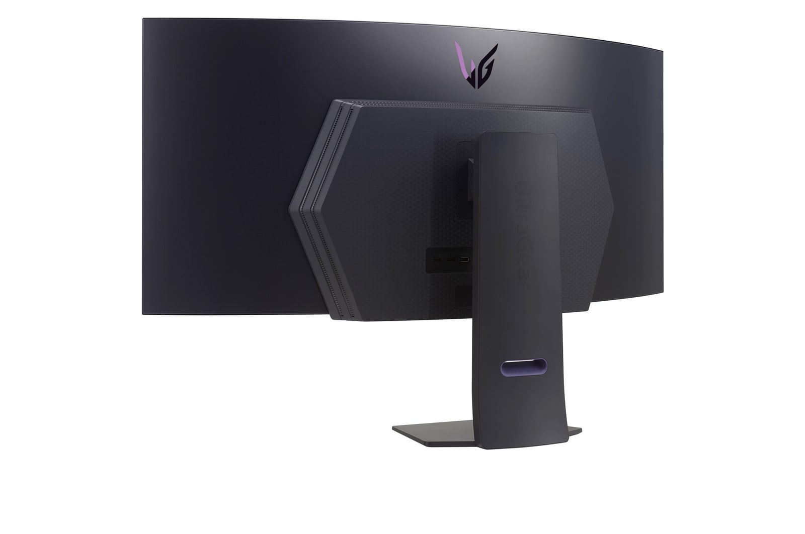 Tył czarnego zakrzywionego monitora. Posiada podstawkę, fioletowe logo i fioletowe akcenty.