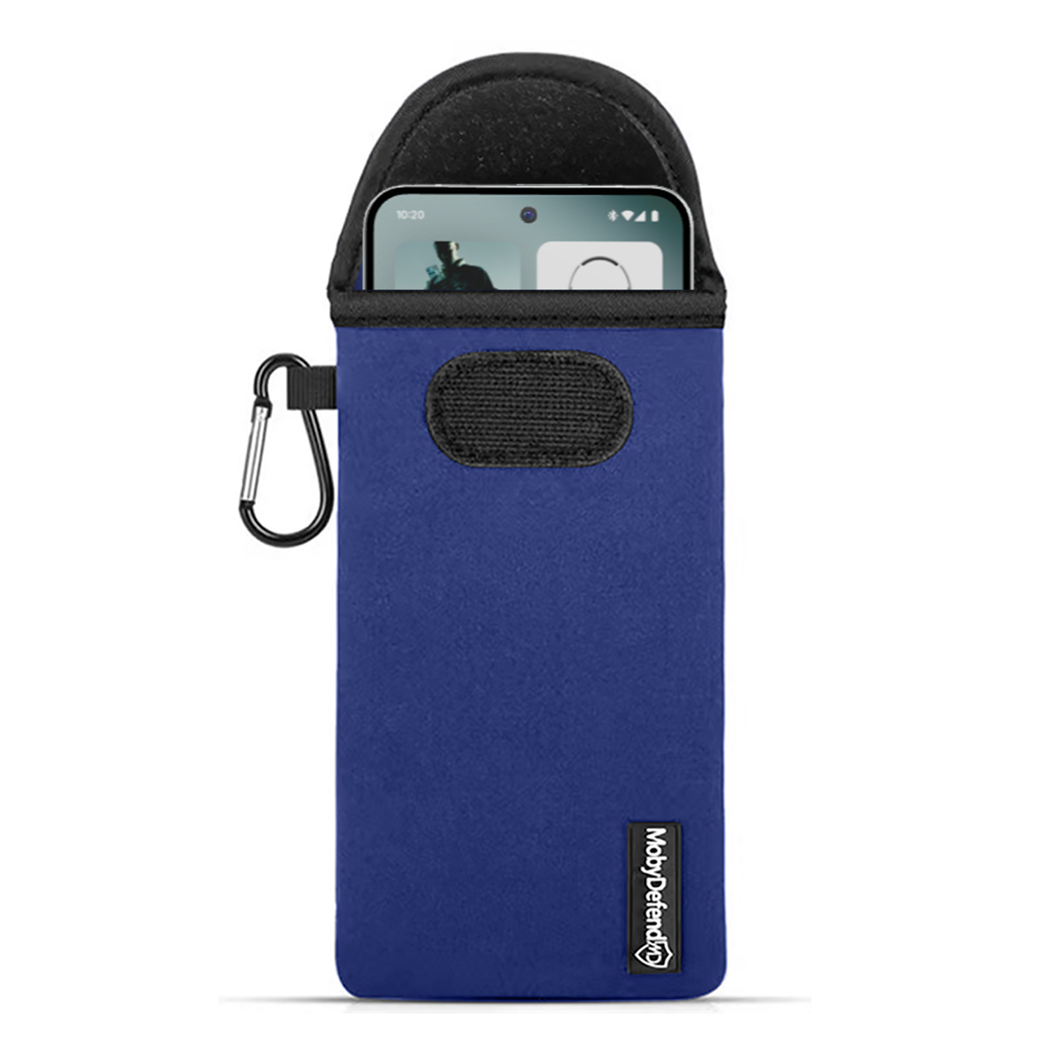 Une housse de téléphone bleue avec un mousqueton noir et un dessus noir, contenant un smartphone.