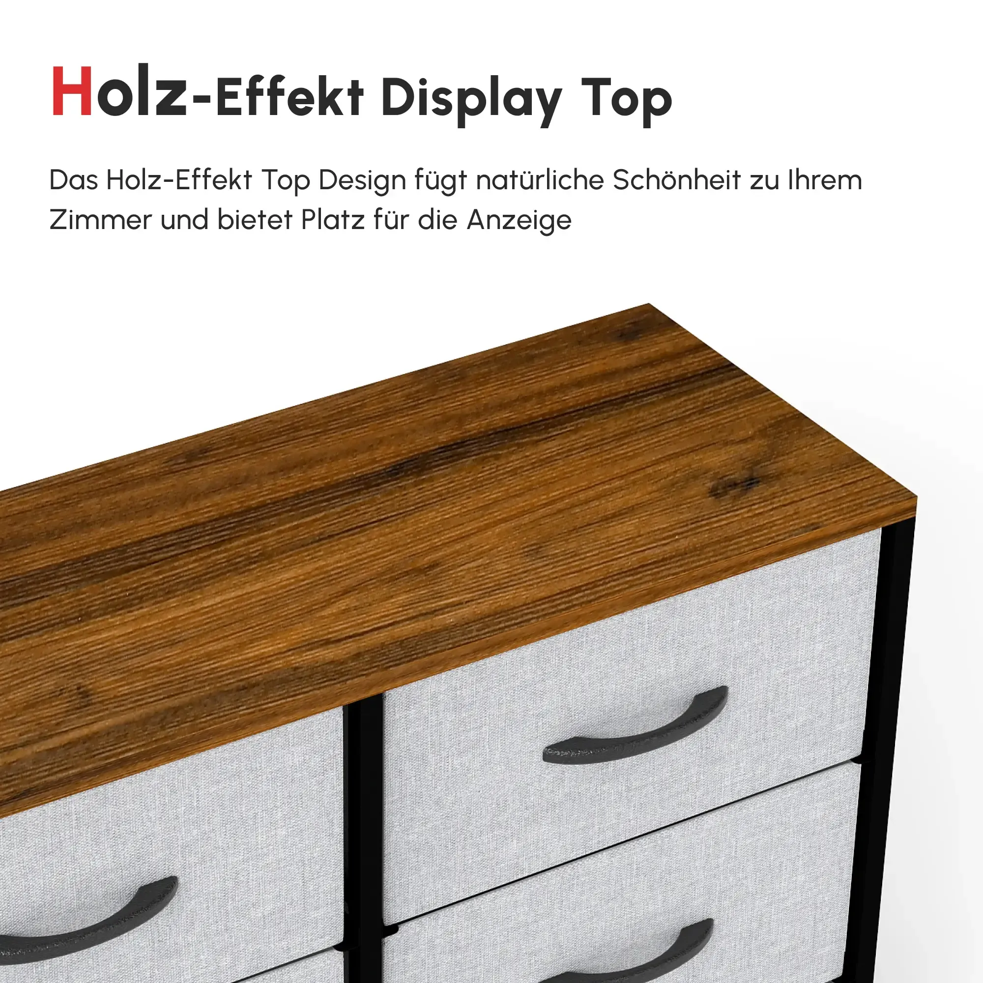 Nahaufnahme einer Kommode mit Holzoptik und hellgrauen Schubladen. Die Schubladen haben schwarze Griffe.
