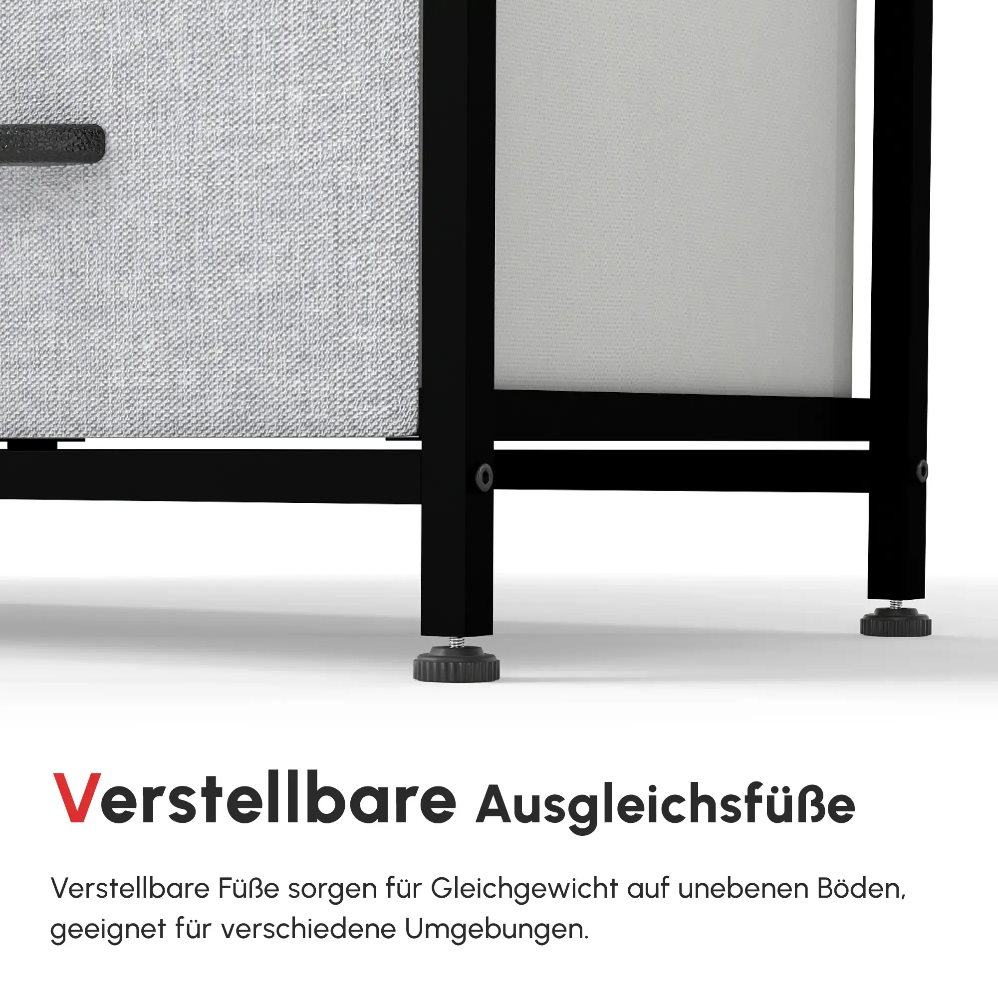 Möbel mit grauen Schubladen, schwarzem Rahmen und verstellbaren Füßen.