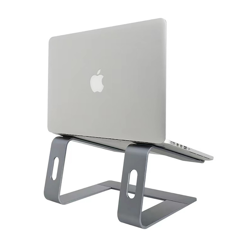 Silberner Laptop auf einem silbernen Ständer. Der Laptop ist geöffnet und das Apple-Logo ist sichtbar.