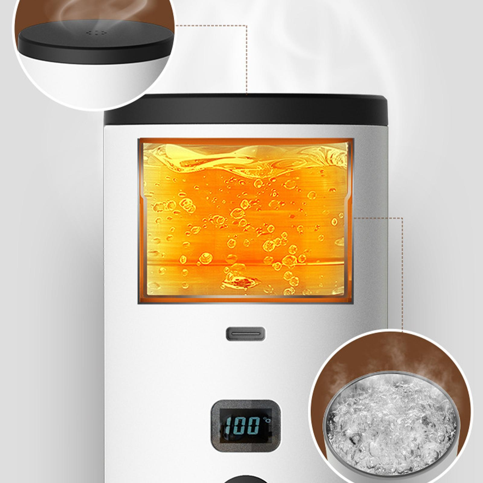 Weiß-silberner Kaffeezubereiter mit Digitalanzeige. Nahaufnahmen von kochendem Wasser und Dampf.