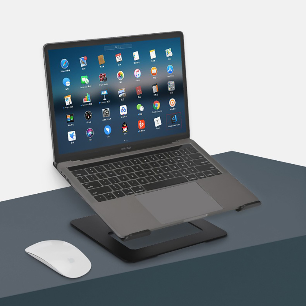 Laptop auf einem schwarzen Ständer, weiße Maus auf dem Tisch. Der Ständer erhöht den Laptop.