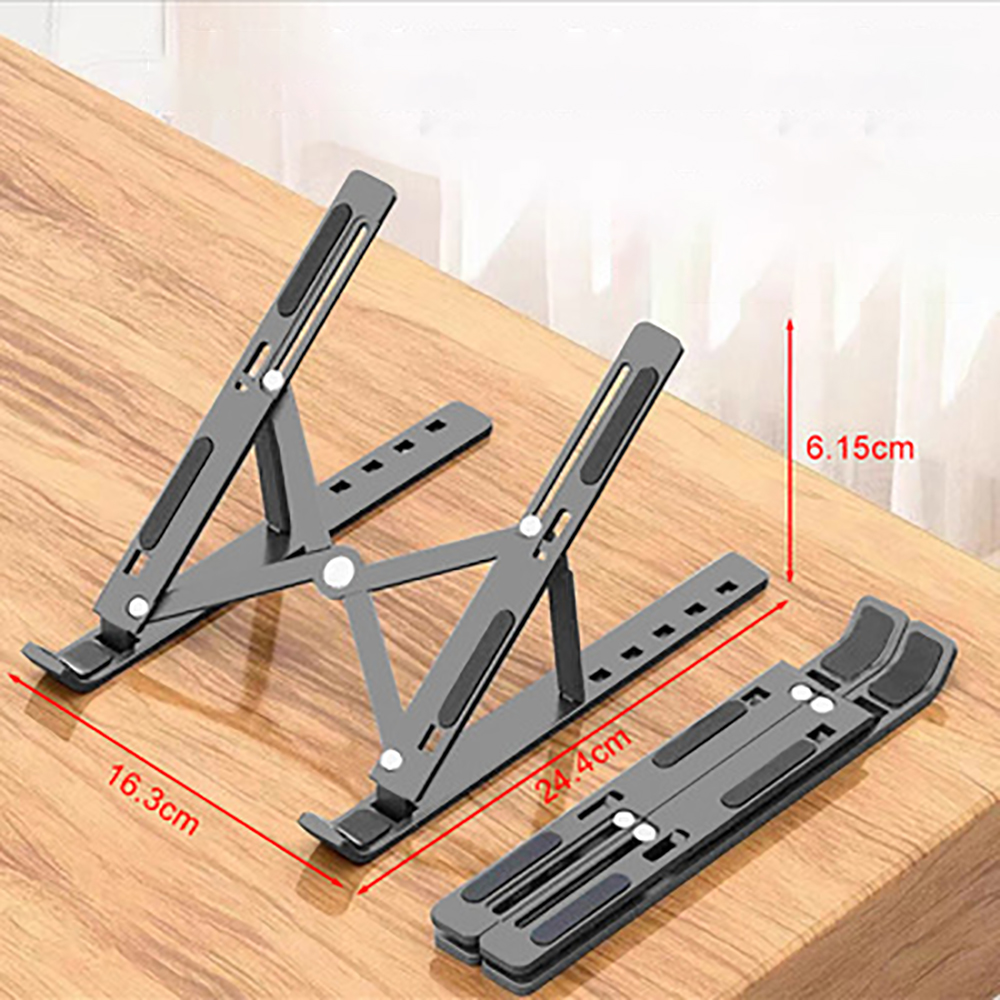 Faltbarer grauer Laptopständer, teilweise geöffnet. Abmessungen: 16,3 cm, 24,4 cm, 6,15 cm. Auf Holzoberfläche.