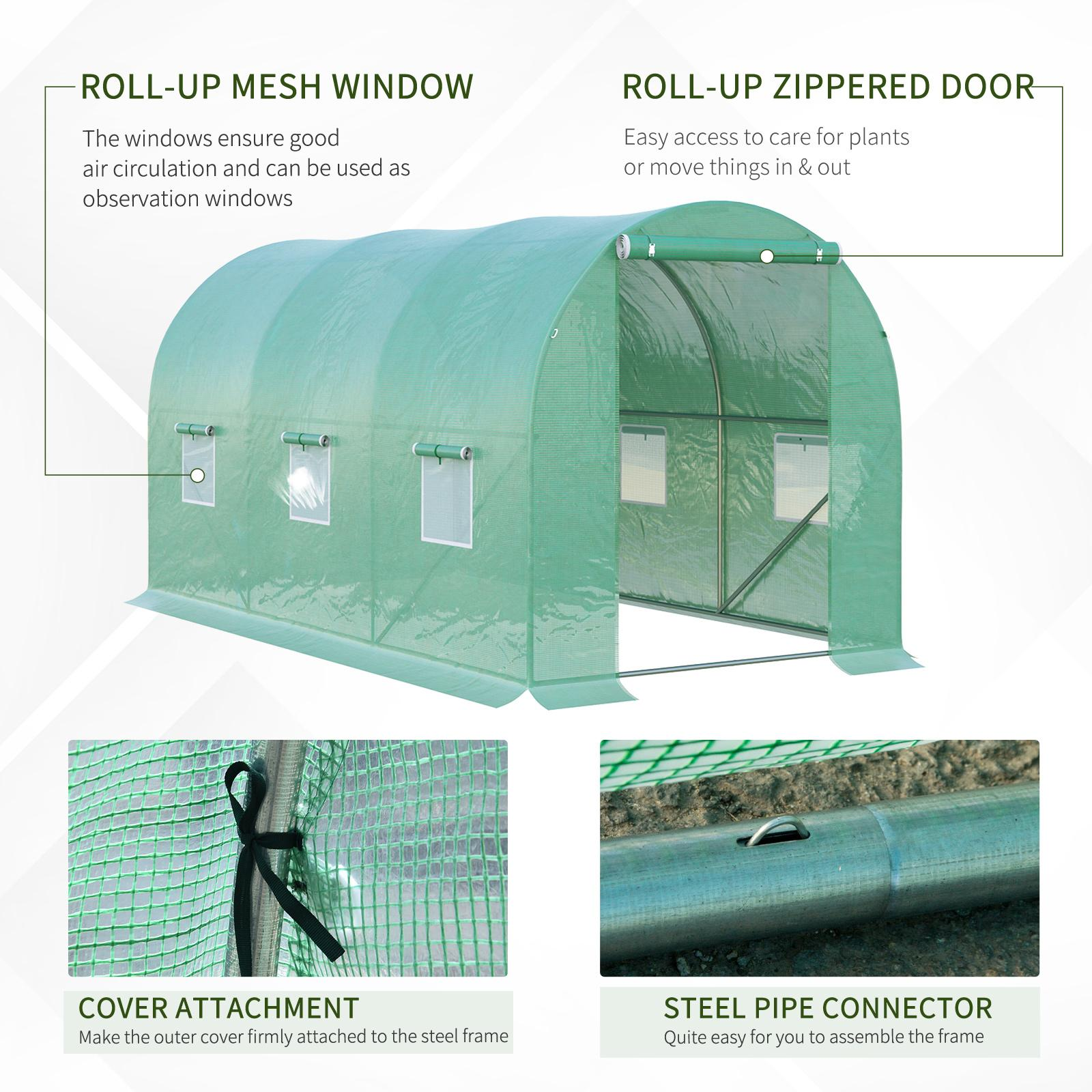 Ein grünes Gewächshaus mit transparenten Paneelen. Es hat Roll-up-Mesh-Fenster und eine Roll-up-Reißverschlusstür.