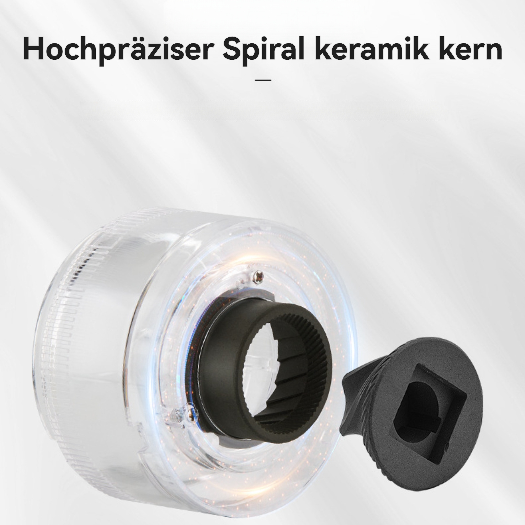 Nahaufnahme des Innenmechanismus einer Mühle. Klarer Kunststoffbehälter mit Keramikkern und schwarzem, verstellbarem Teil.